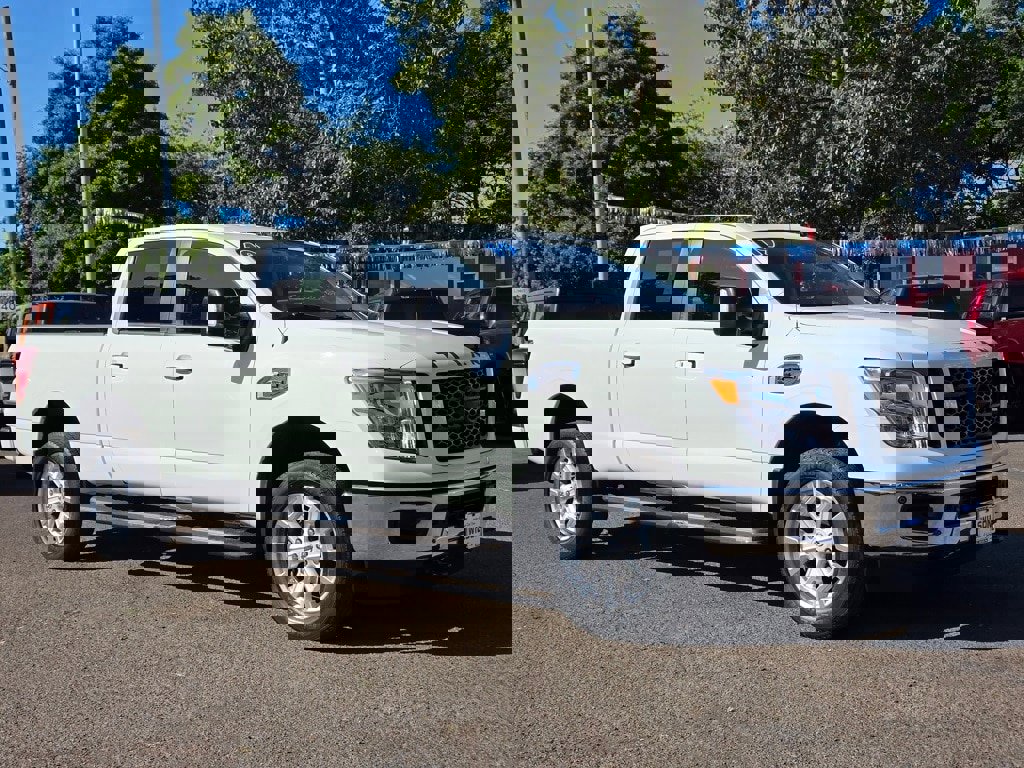 Used 2019 Nissan Titan SV w/ SV Convenience Package image 35
