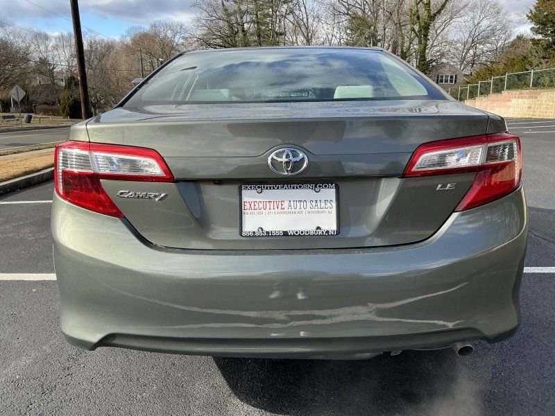 Used 2014 Toyota Camry LE image 5