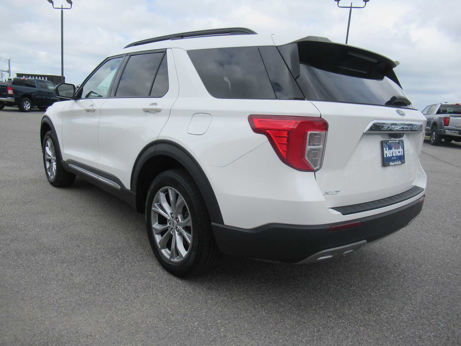 Used 2023 Ford Explorer XLT w/ Equipment Group 202A AWD/4WD image 7