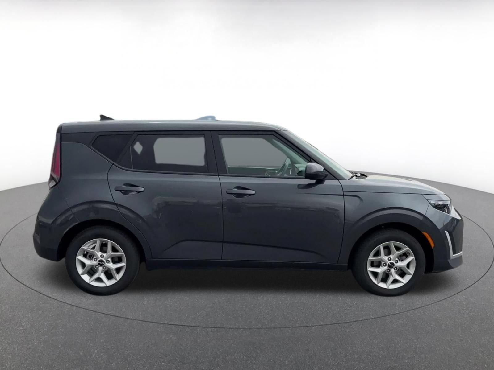 Used 2025 Kia Soul LX w/ LX Technology Package FWD image 15