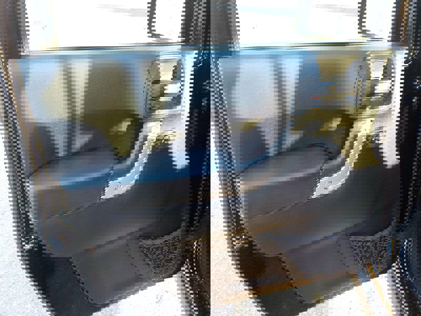 Used 2016 Jeep Wrangler Unlimited Rubicon w/ Connectivity Group image 17