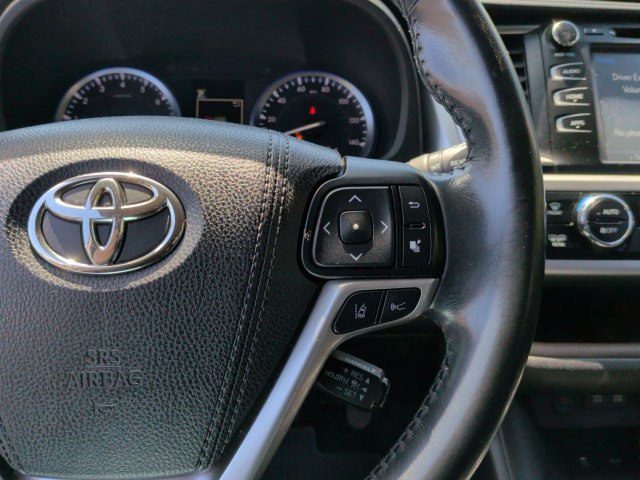 Used 2017 Toyota Highlander XLE AWD/4WD image 18