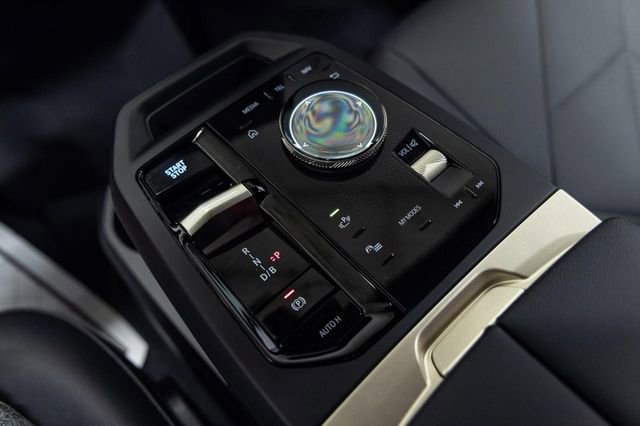 Used 2025 BMW iX xDrive50 w/ Premium Package image 18