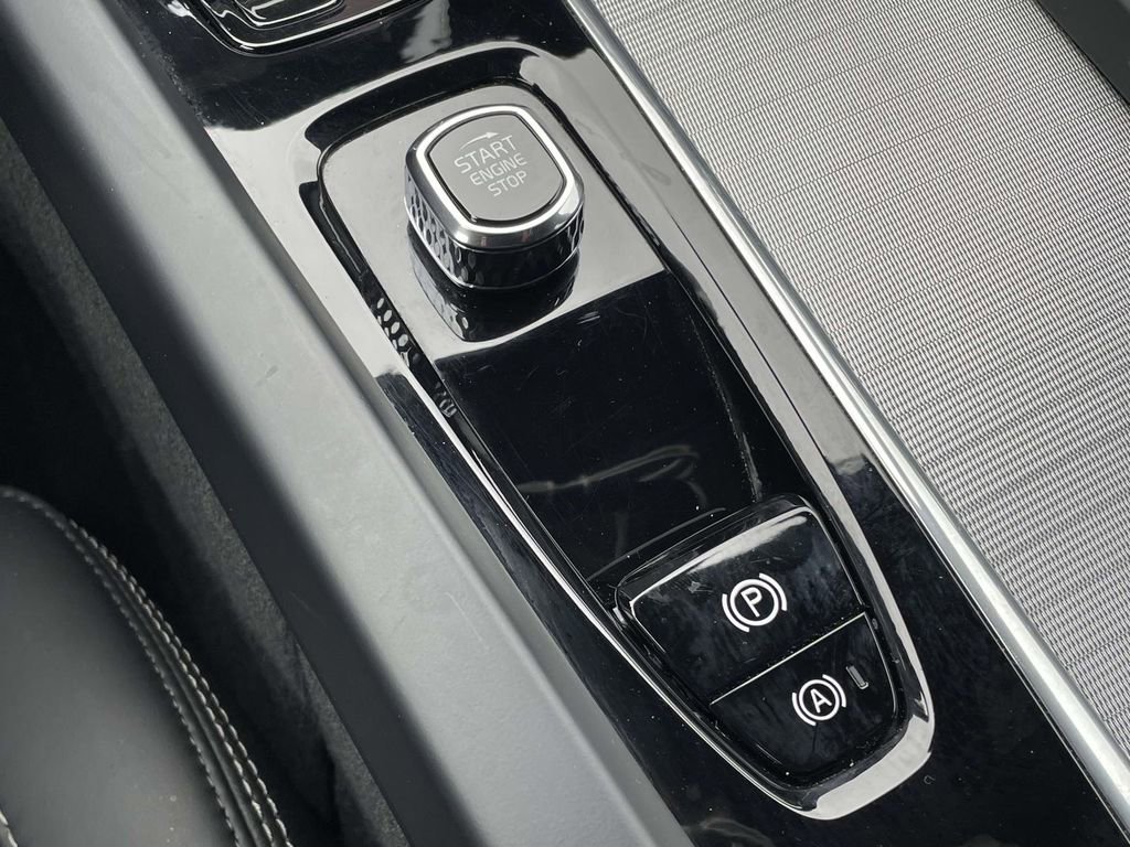 Used 2024 Volvo XC60 T8 Ultimate w/ Climate Package image 21