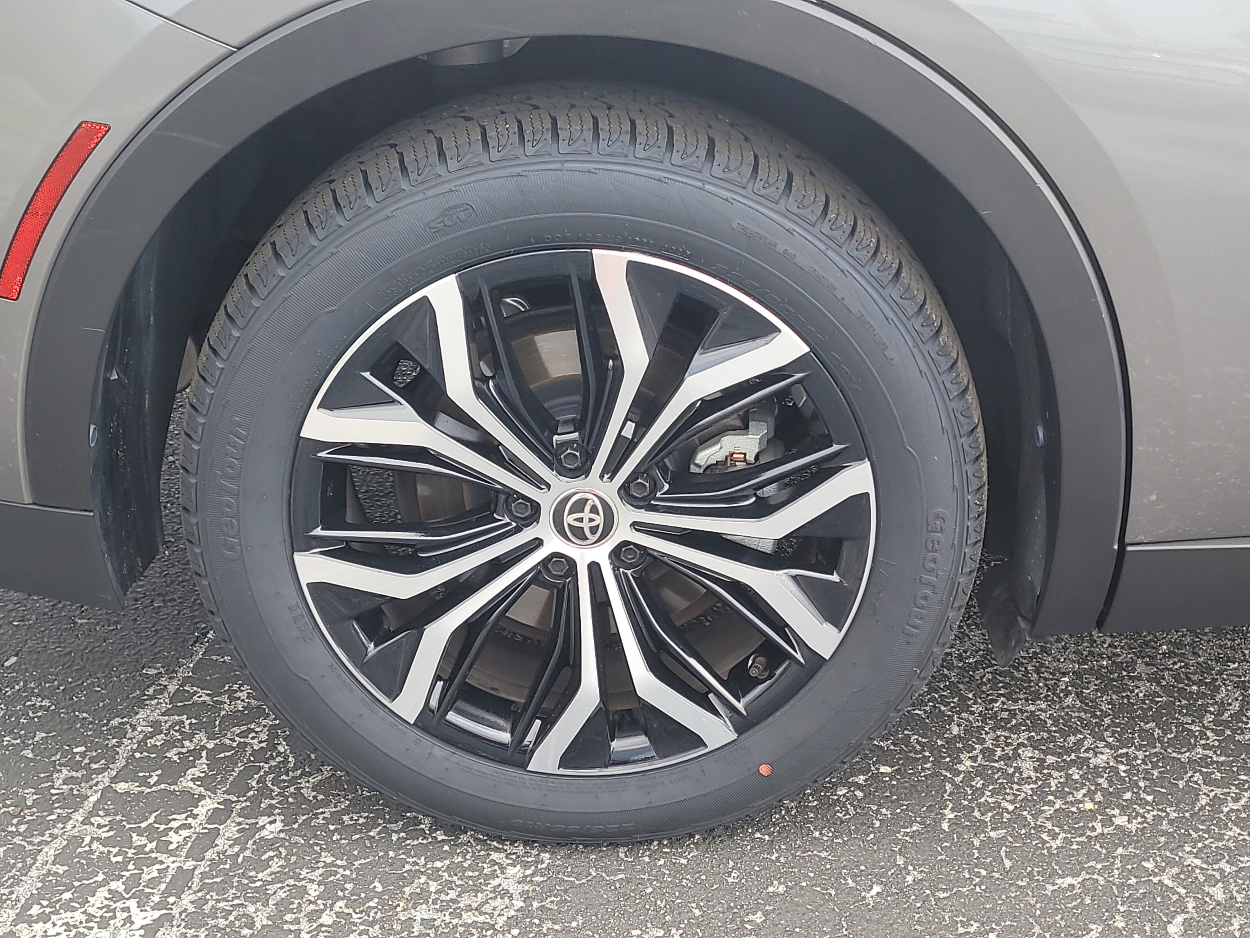 Certified 2023 Toyota Crown Limited image 9