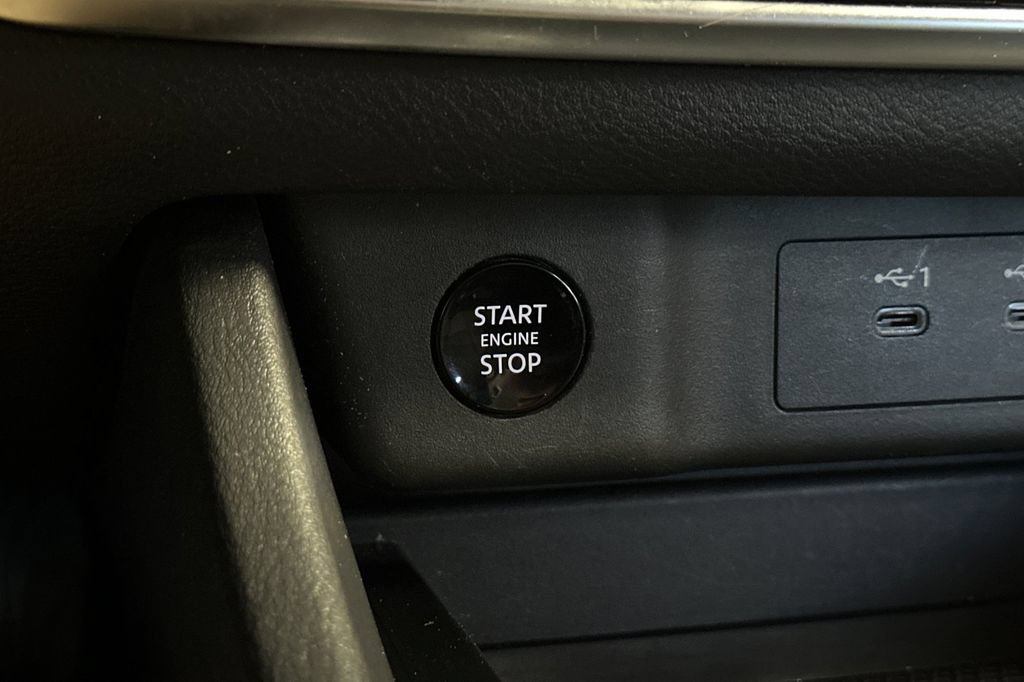 Used 2024 Nissan Rogue SV AWD/4WD image 23