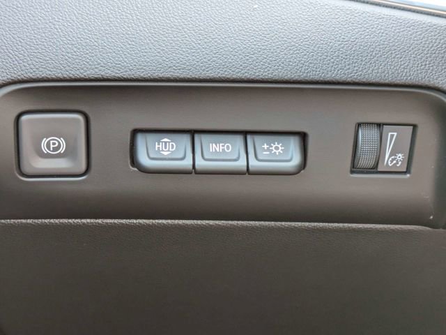 Used 2023 Buick Enclave Avenir image 32