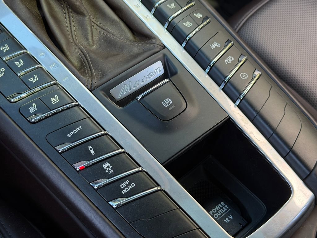 Used 2020 Porsche Macan Turbo AWD/4WD image 29