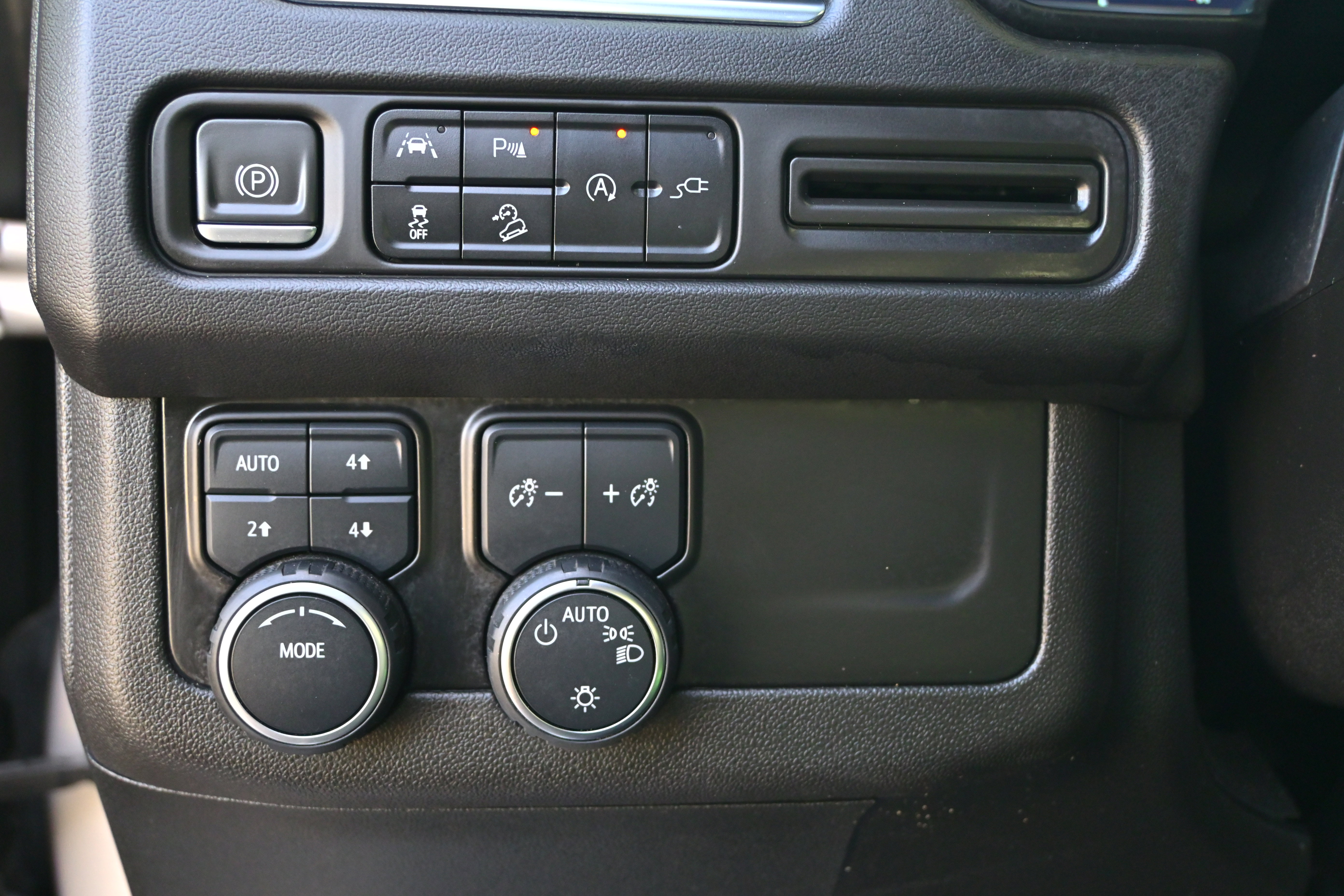 Used 2022 Chevrolet Suburban Z71 image 29