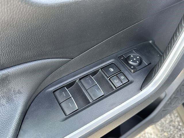 Used 2022 Toyota RAV4 SE image 23