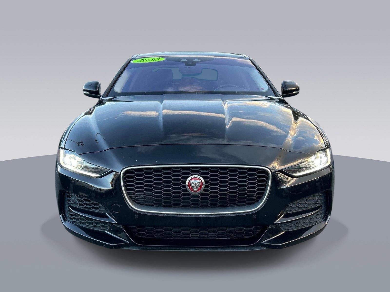 Used 2020 Jaguar XE S RWD image 8