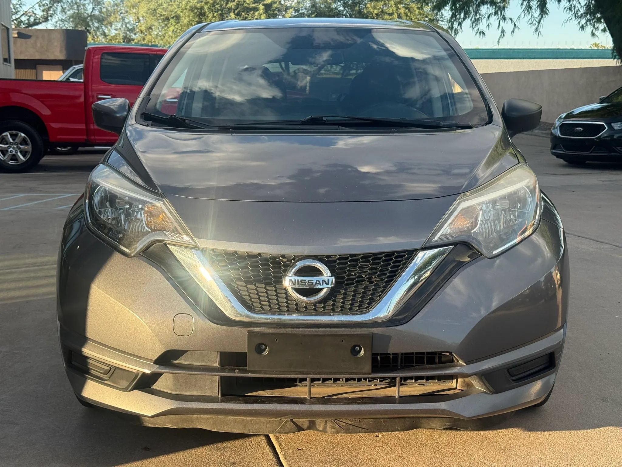 Used 2018 Nissan Versa Note FWD image 2