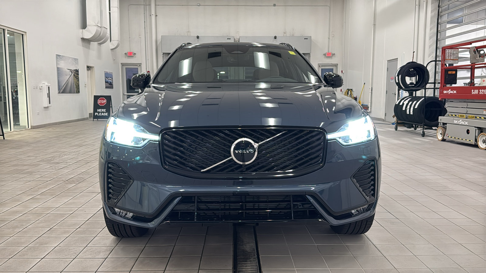 New 2027 Volvo XC60 B5 Core AWD/4WD image 10