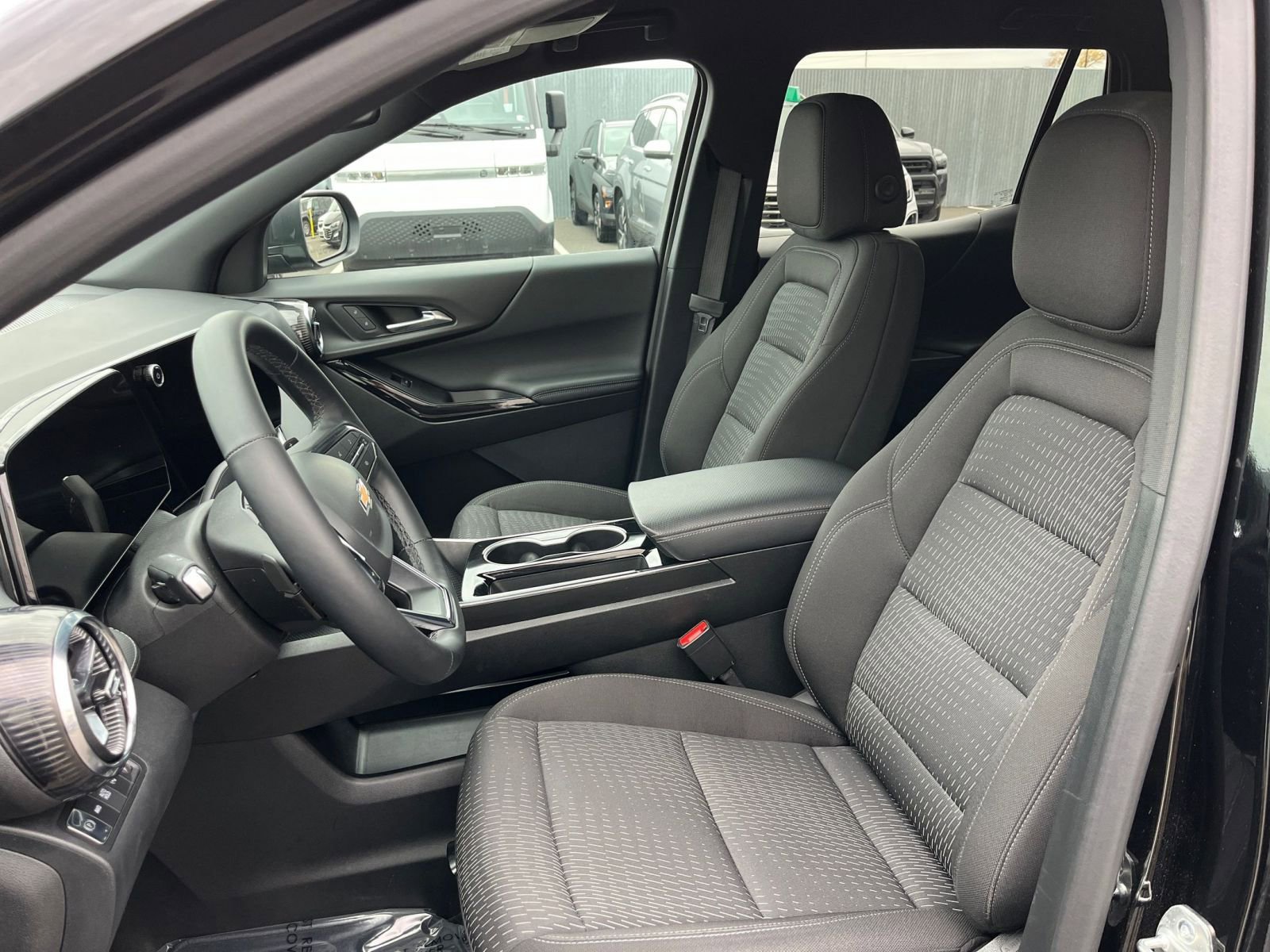 Used 2025 Chevrolet Equinox LT image 35