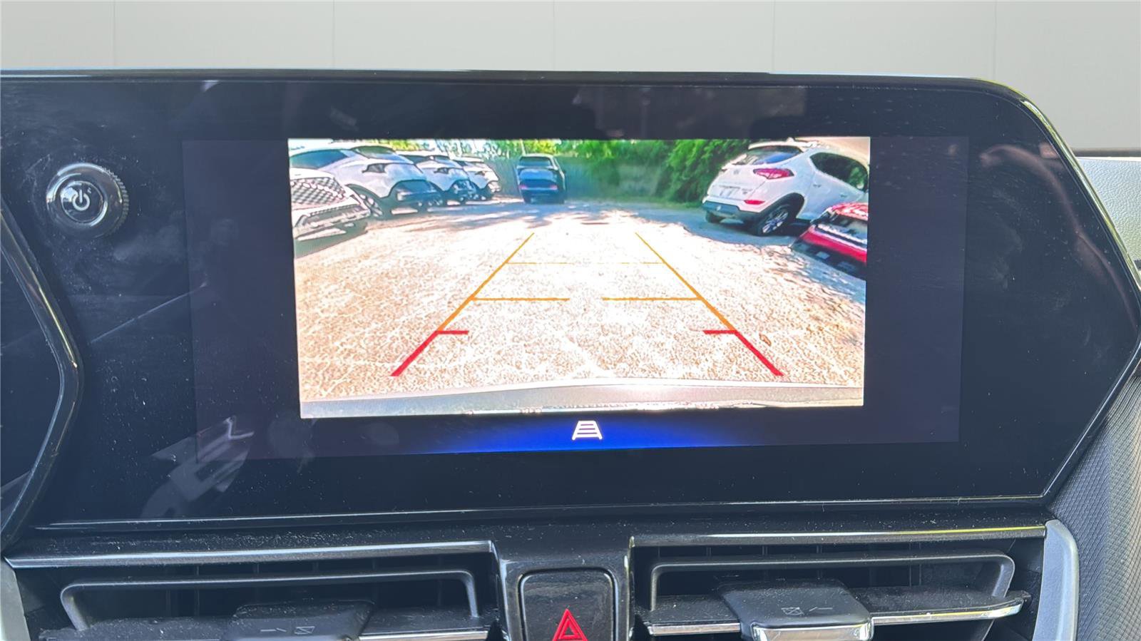 Used 2025 Chevrolet TrailBlazer LT AWD/4WD image 17