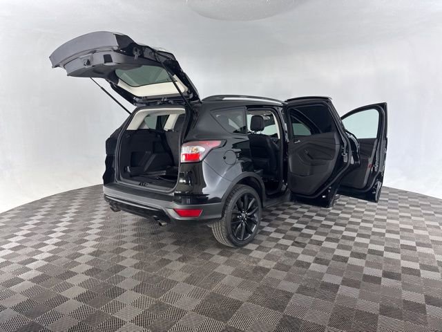 Used 2018 Ford Escape SE w/ SE Sport Appearance Package image 16