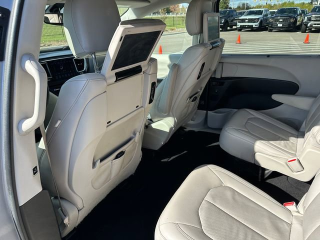 Used 2018 Chrysler Pacifica Touring-L Plus image 18