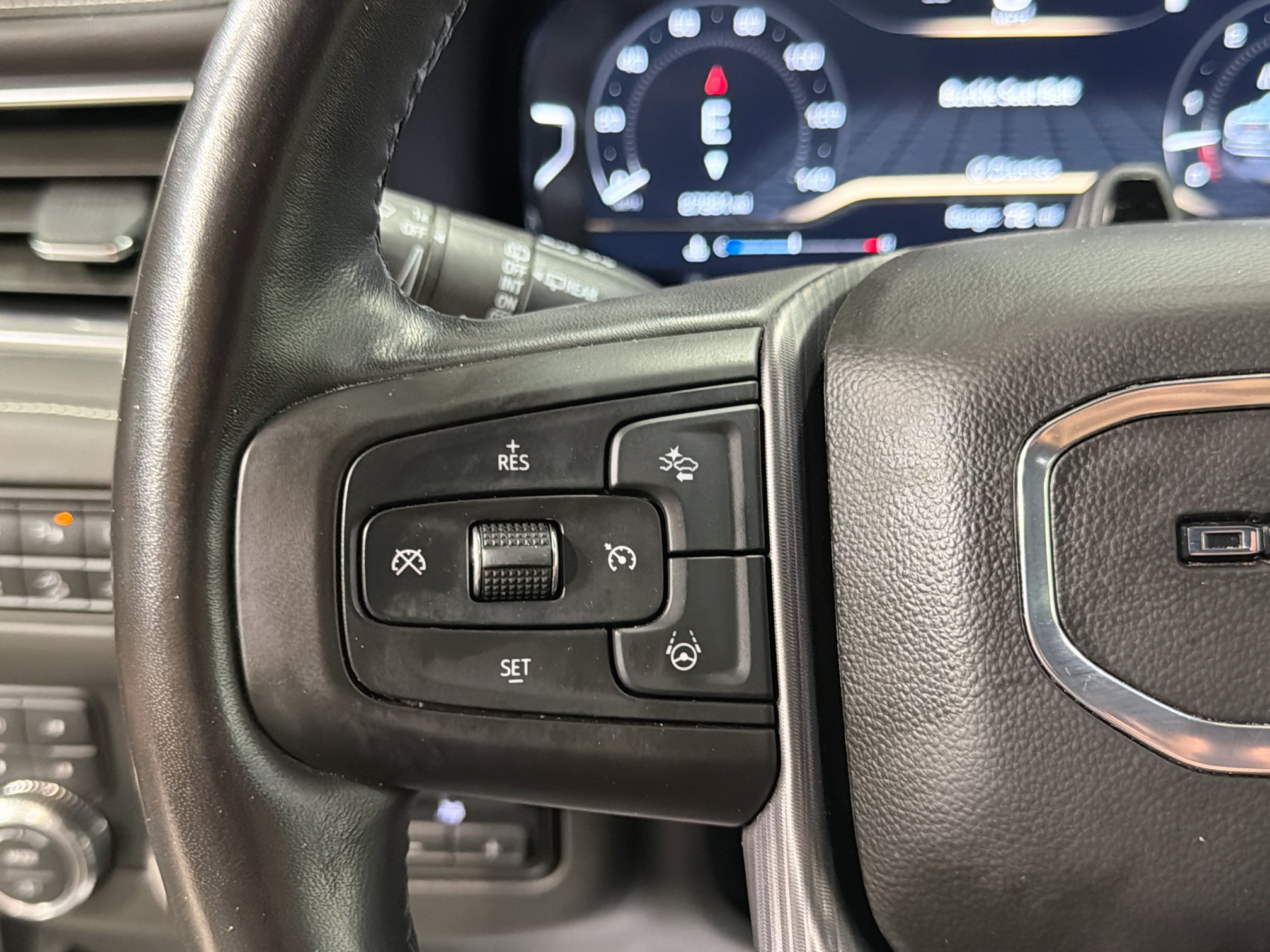Used 2023 GMC Yukon Denali Ultimate AWD/4WD image 39