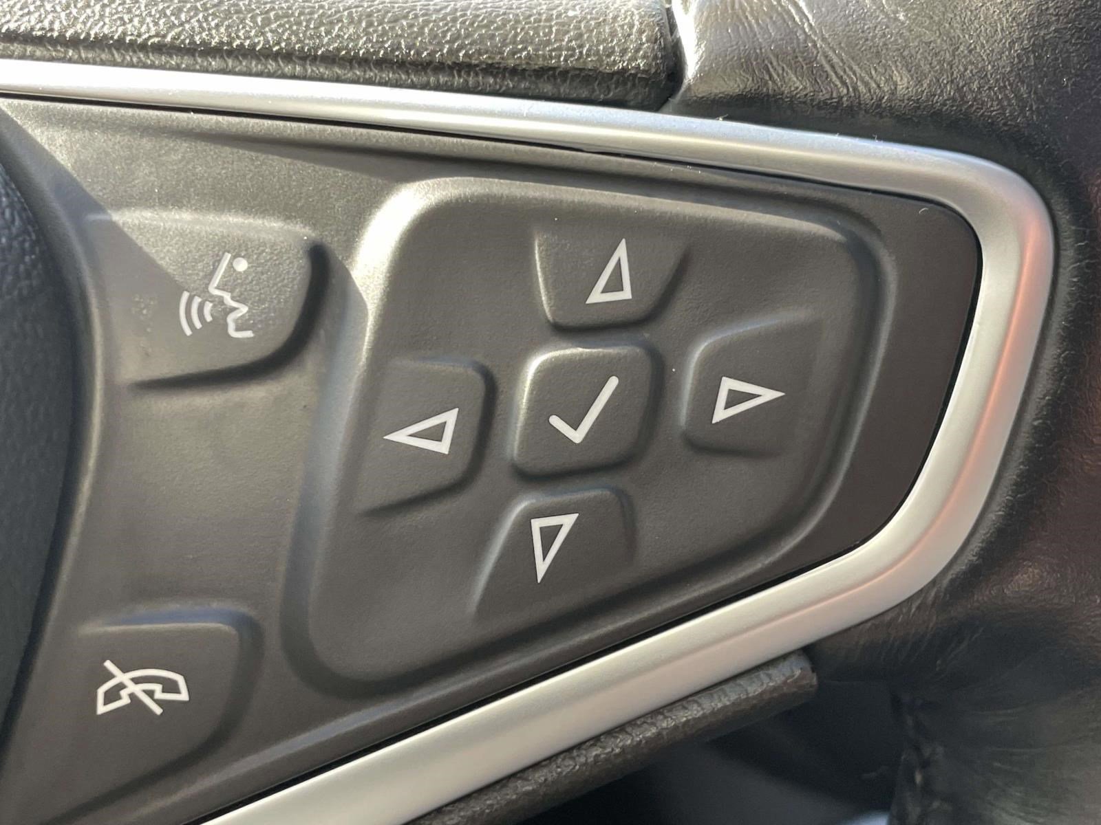 Used 2022 Chevrolet Malibu Premier image 27