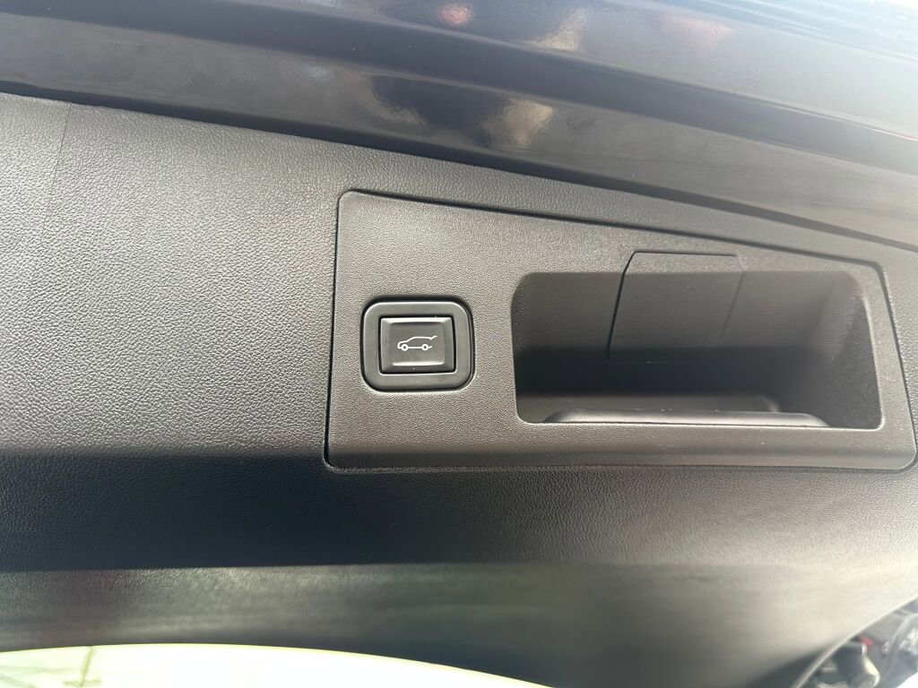 Used 2022 Cadillac XT5 Luxury image 33