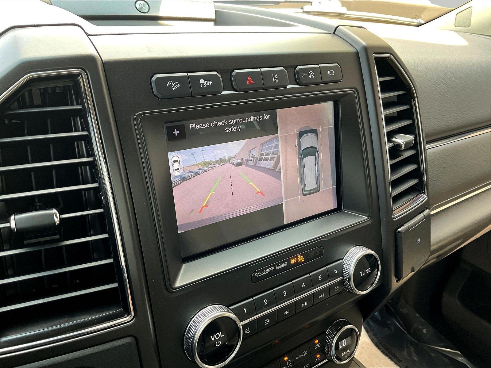 Used 2019 Ford Expedition Limited w/ Equipment Group 302A AWD/4WD image 14