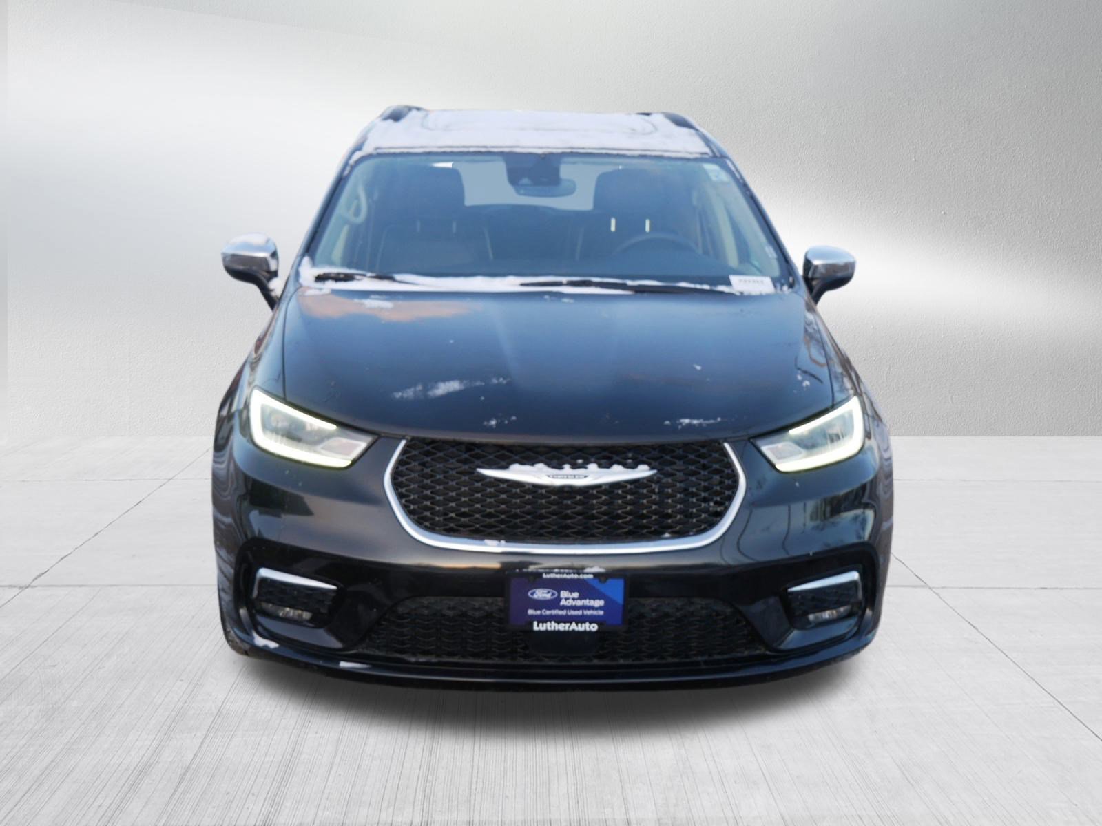 Used 2023 Chrysler Pacifica Limited FWD image 2