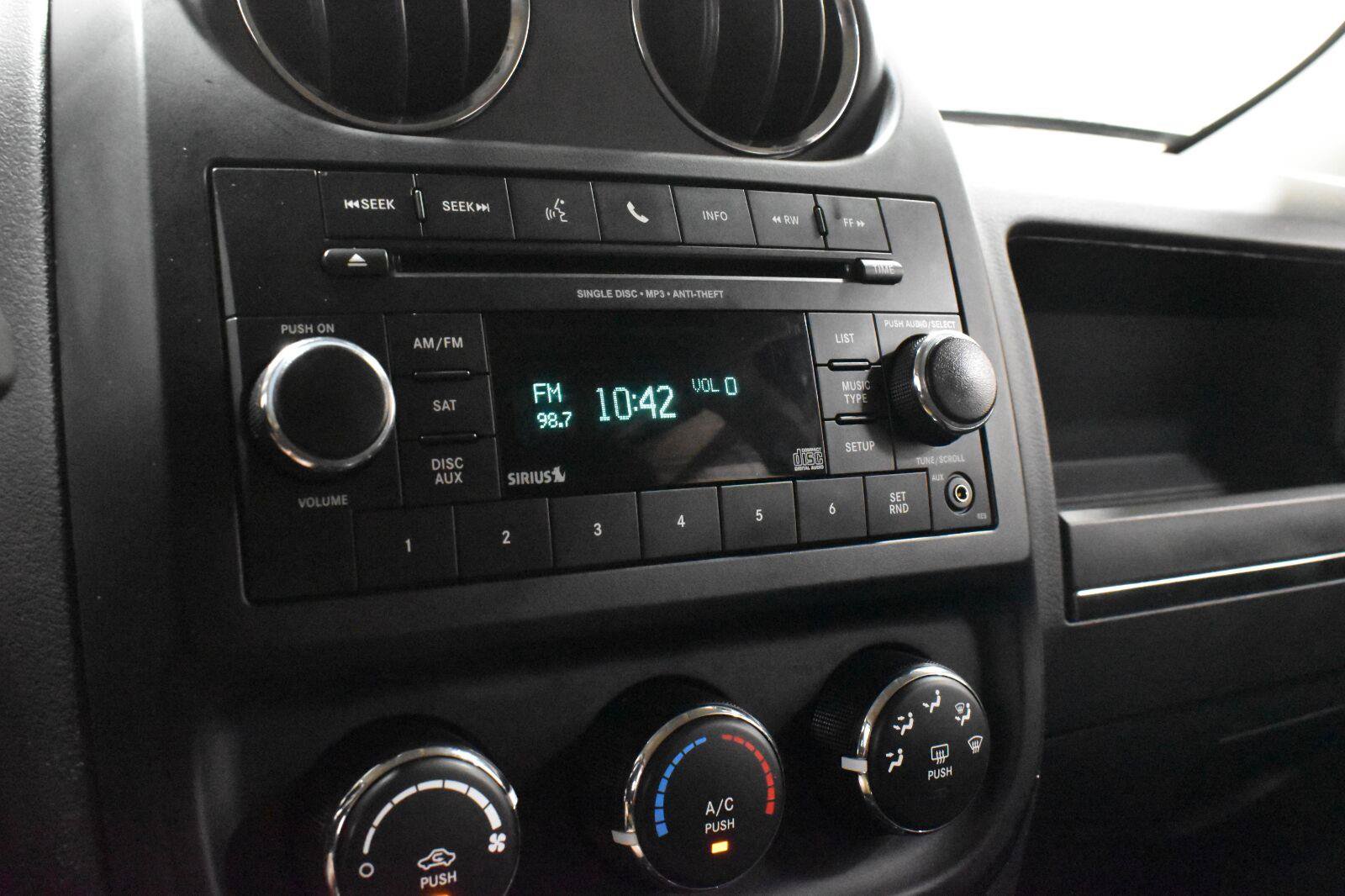Used 2016 Jeep Patriot Latitude AWD/4WD image 14