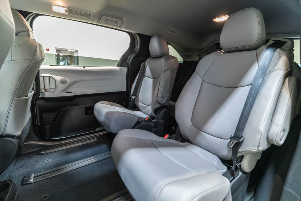 New 2026 Toyota Sienna XLE FWD image 34