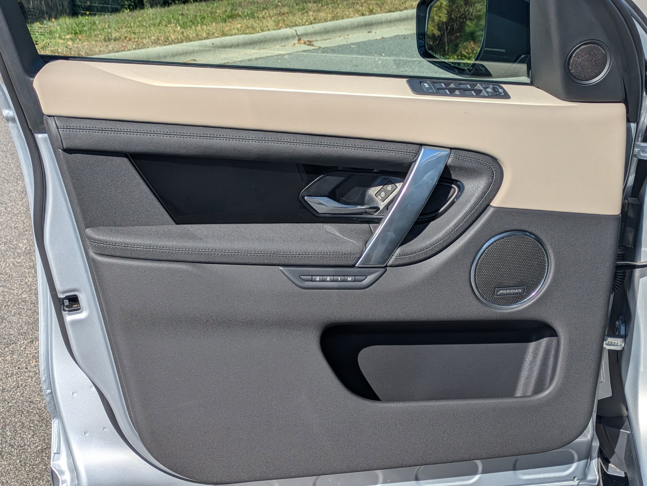 New 2025 Land Rover Discovery Sport S image 20