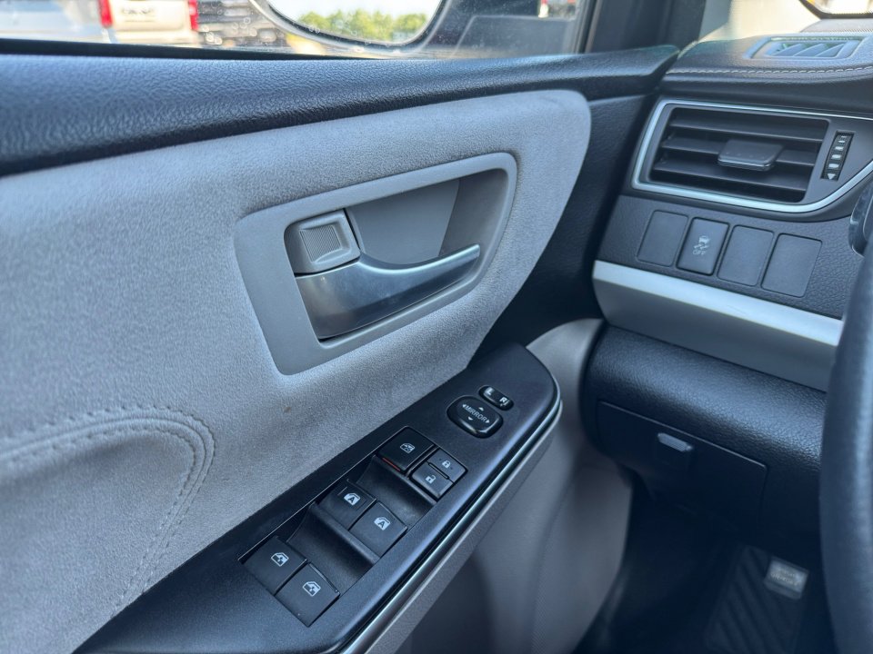 Used 2017 Toyota Camry XSE w/ Moonroof Package FWD image 36