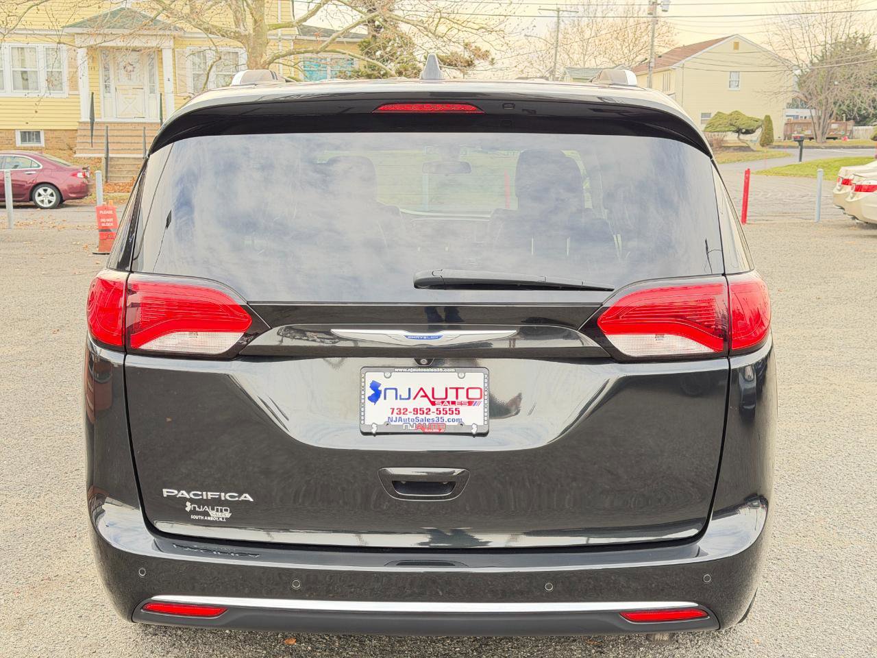 Used 2018 Chrysler Pacifica Touring-L image 5