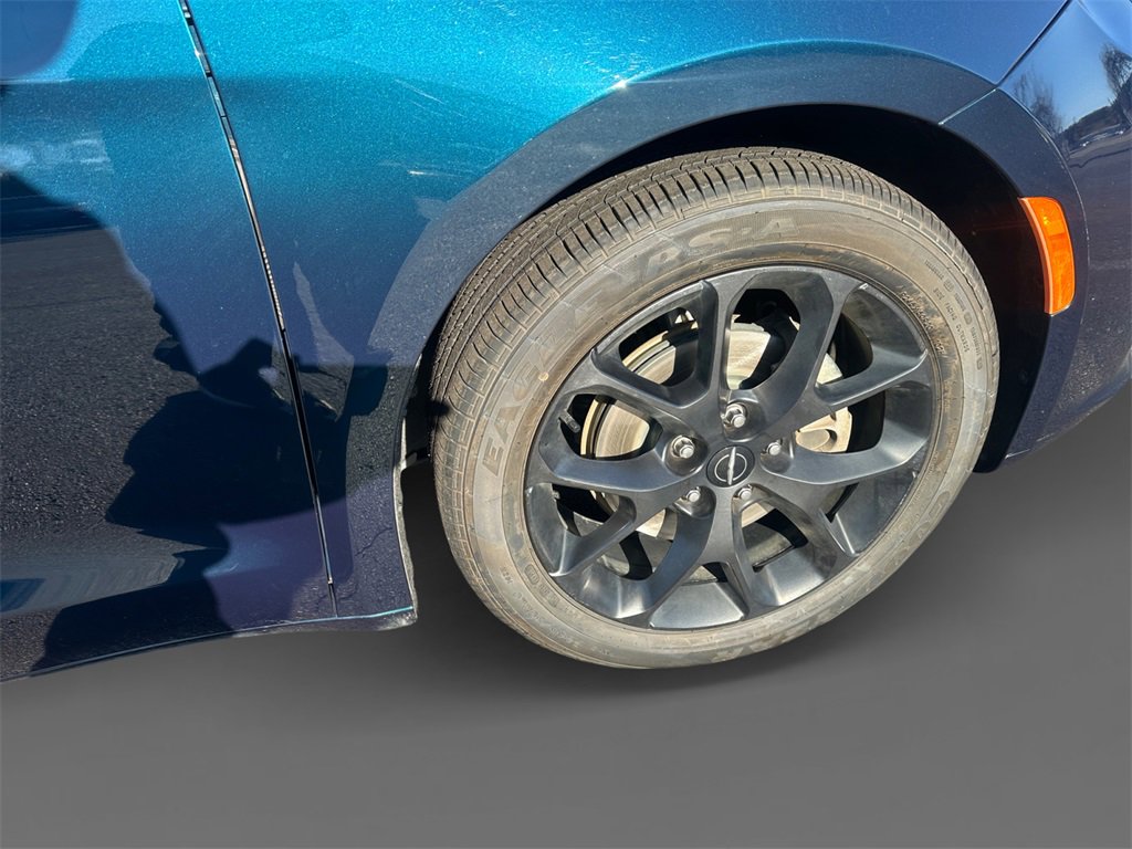 Certified 2025 Chrysler Pacifica Limited image 16