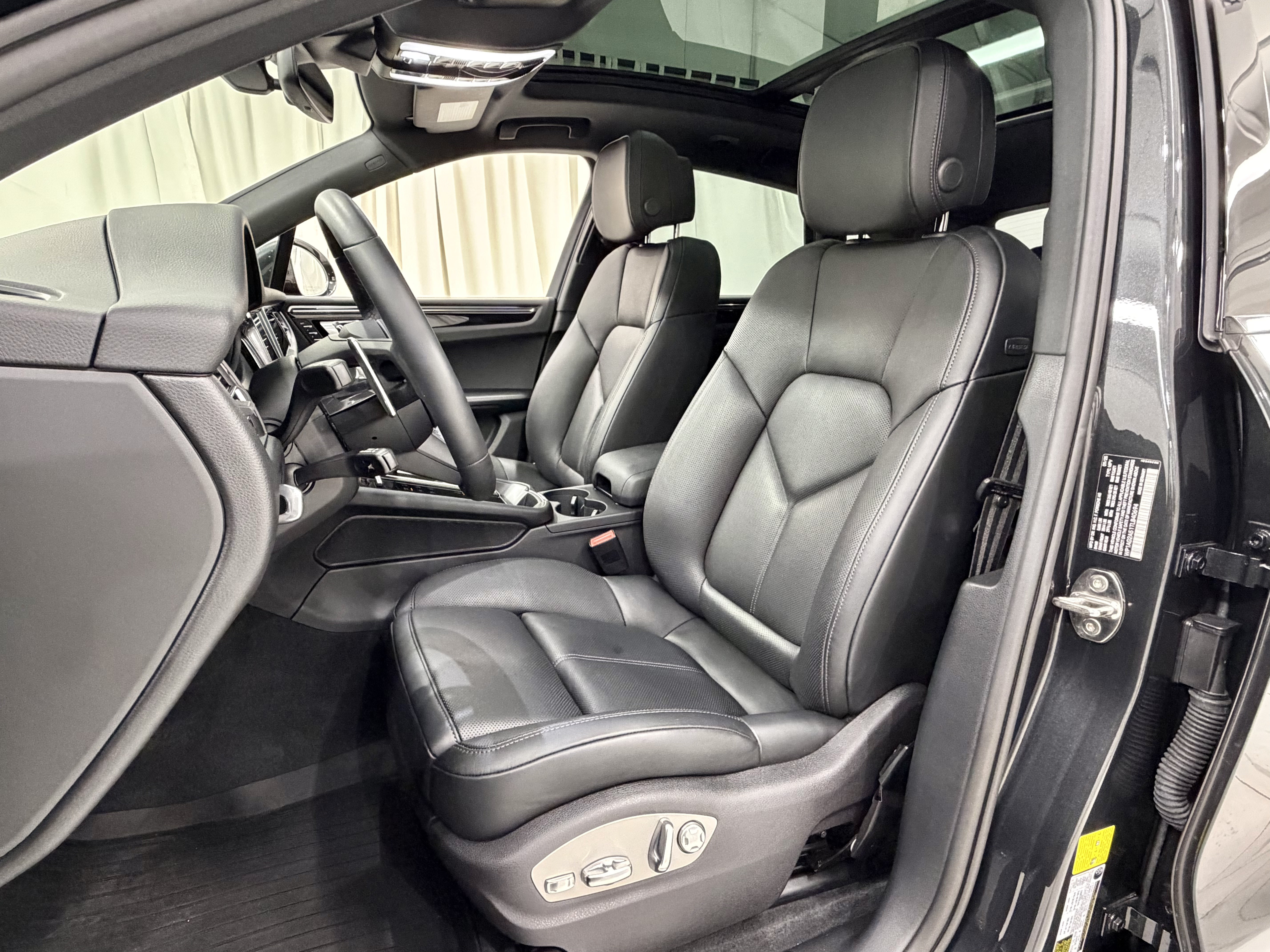 Certified 2026 Porsche Macan S AWD/4WD image 32