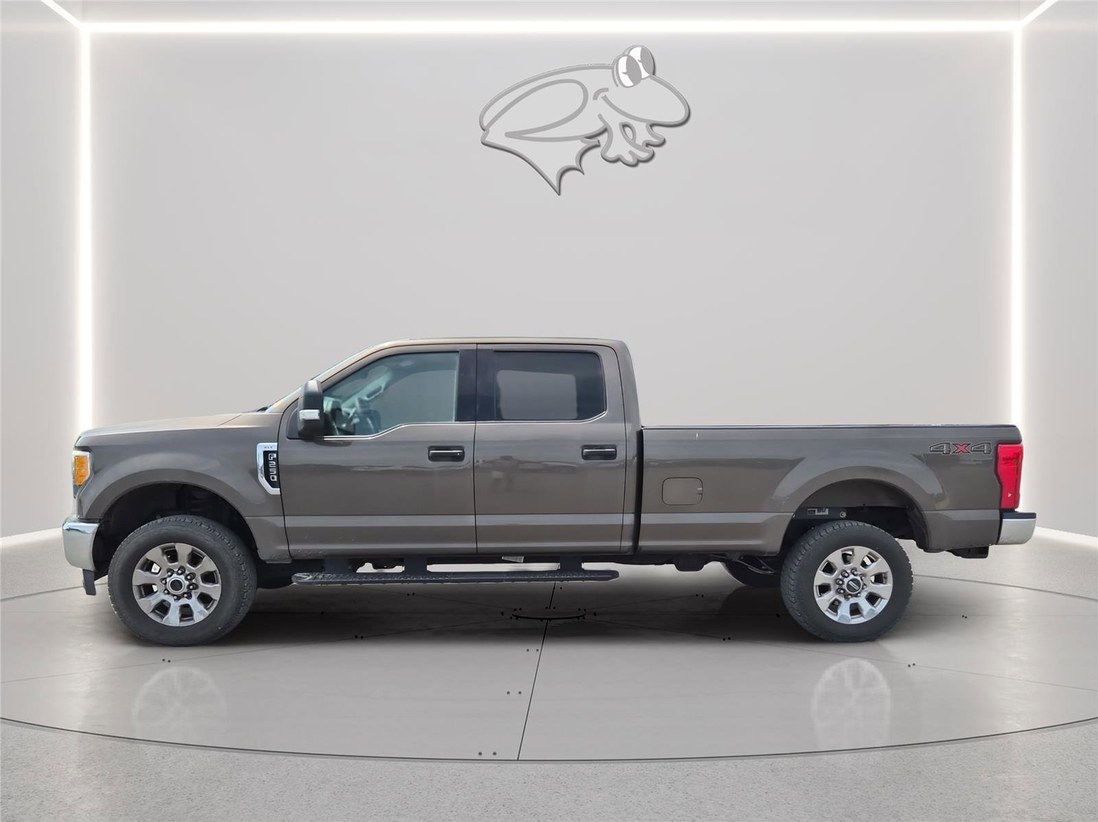 Used 2017 Ford F250 XLT w/ Snow Plow Prep Package AWD/4WD image 2