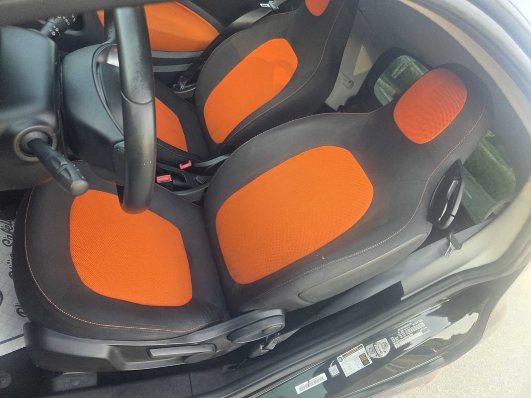 Used 2016 smart fortwo passion RWD image 18