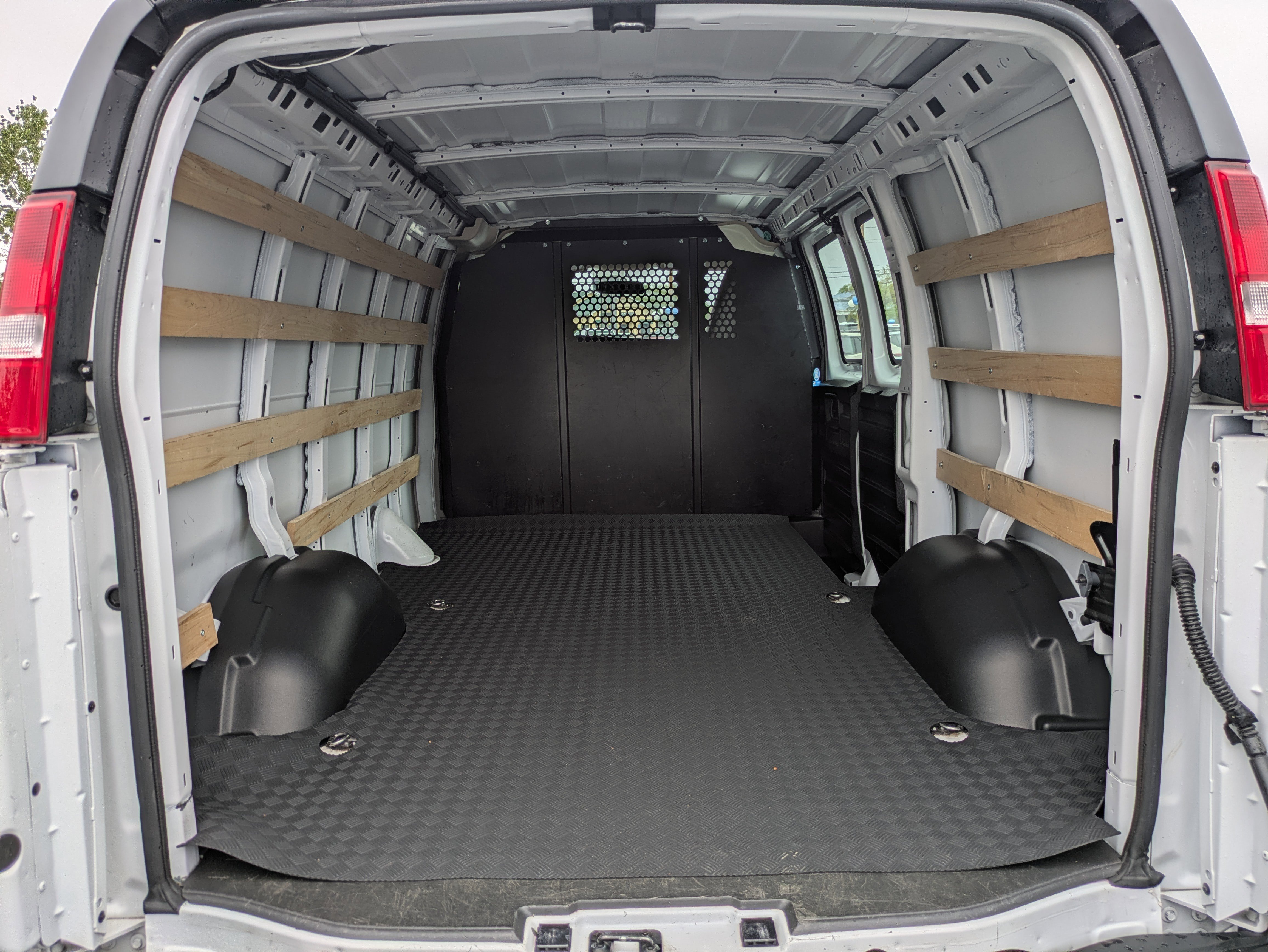 Used 2024 Chevrolet Express 2500 w/ Driver Convenience Package image 7