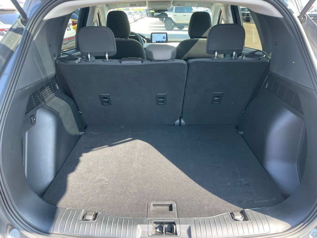 Used 2022 Ford Escape SE image 32