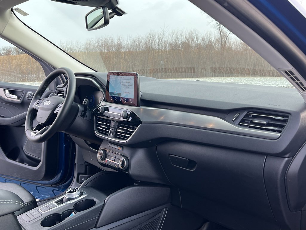 Used 2022 Ford Escape Titanium w/ Class II Trailer Tow Package image 28