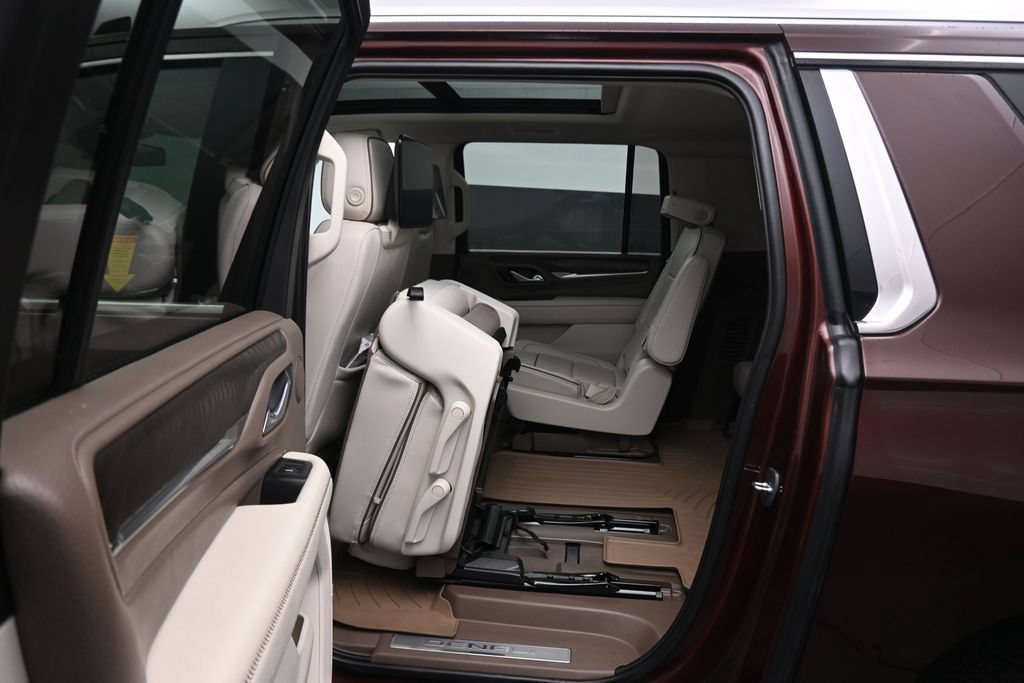 Used 2023 GMC Yukon XL Denali AWD/4WD image 43