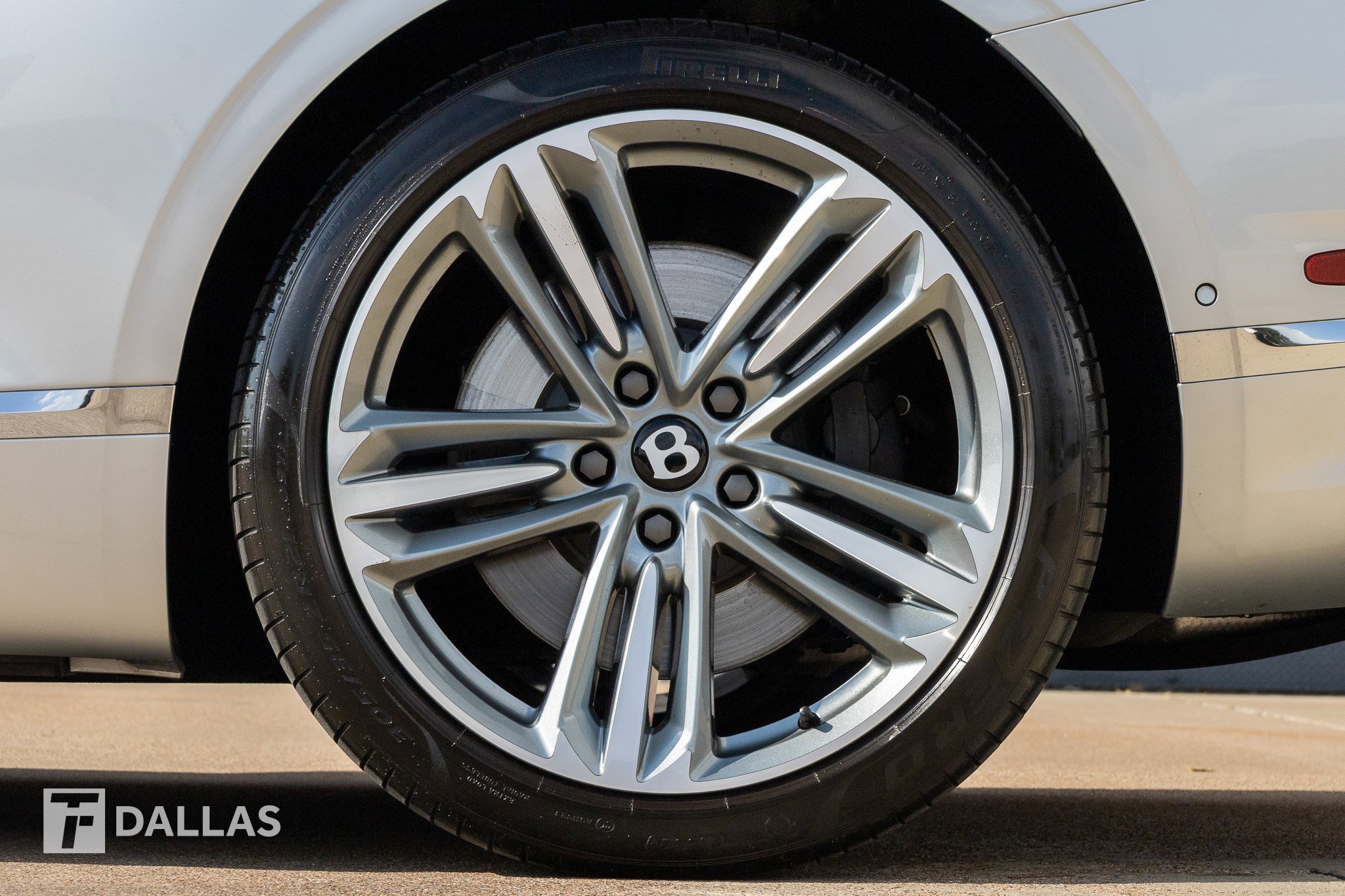 Used 2023 Bentley Continental GT V8 image 9