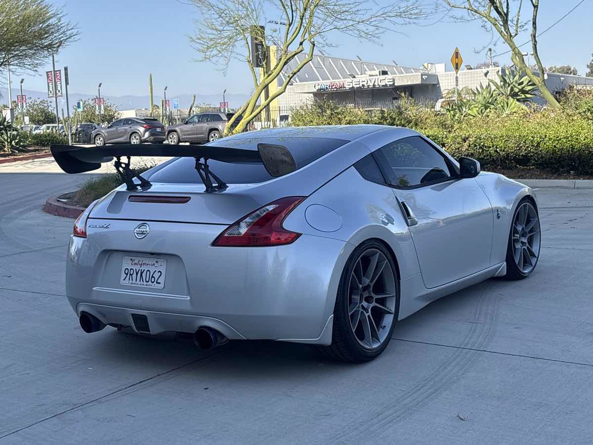 Used 2013 Nissan 370Z Coupe RWD image 3