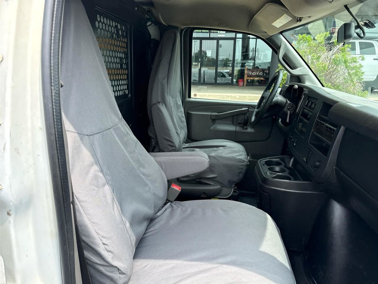 Used 2018 Chevrolet Express 2500 w/ Driver Convenience Package RWD image 18