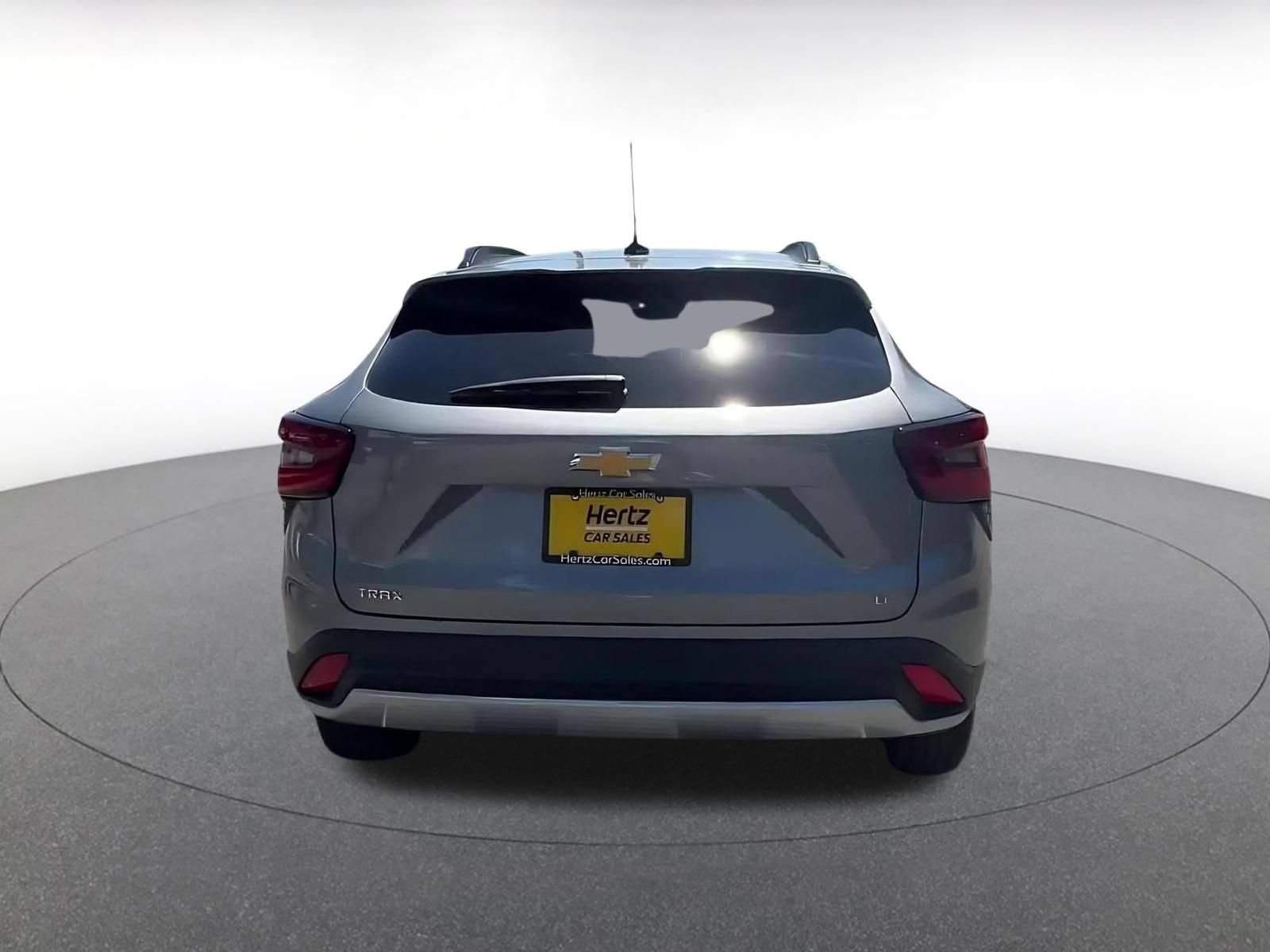 Used 2025 Chevrolet Trax LT FWD image 12