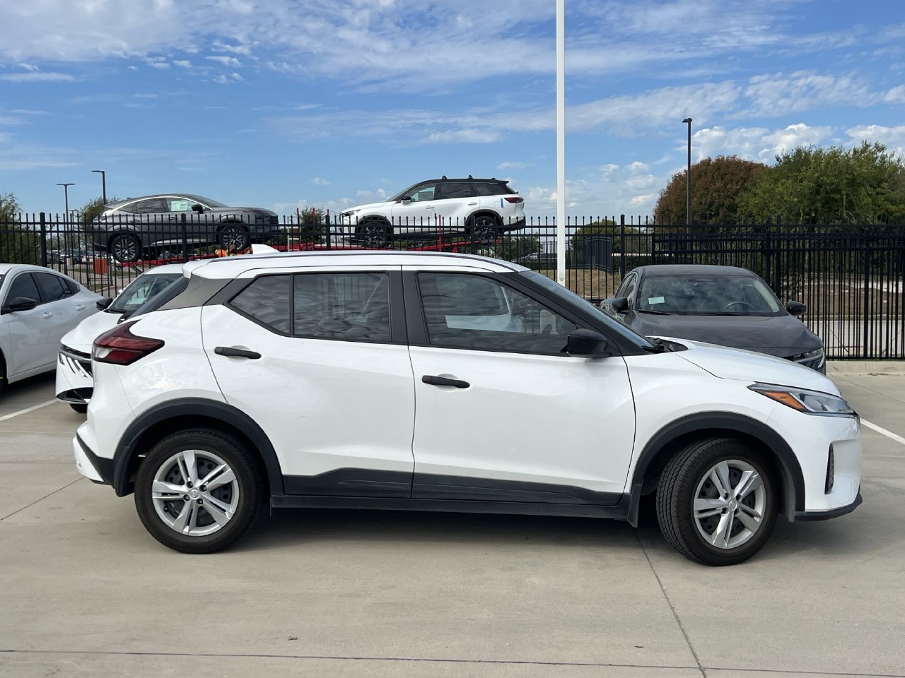 Used 2022 Nissan Kicks S FWD image 3