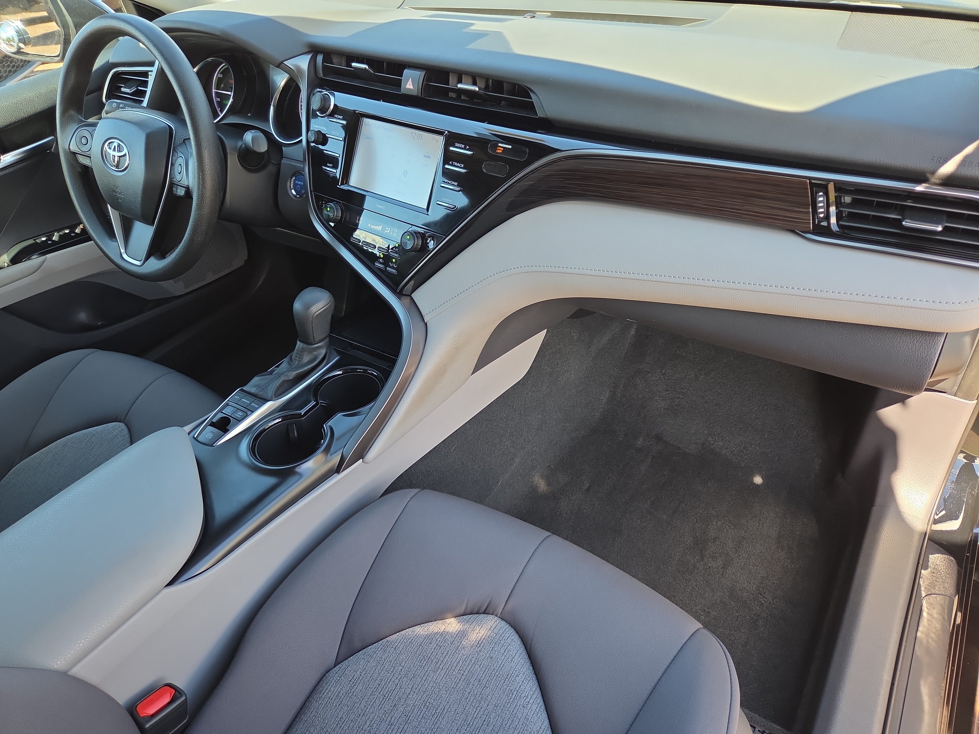 Used 2020 Toyota Camry LE FWD image 18