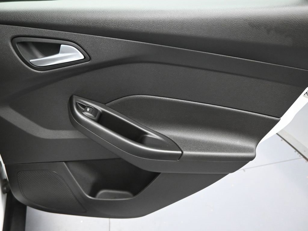 Used 2018 Ford Focus SE image 25