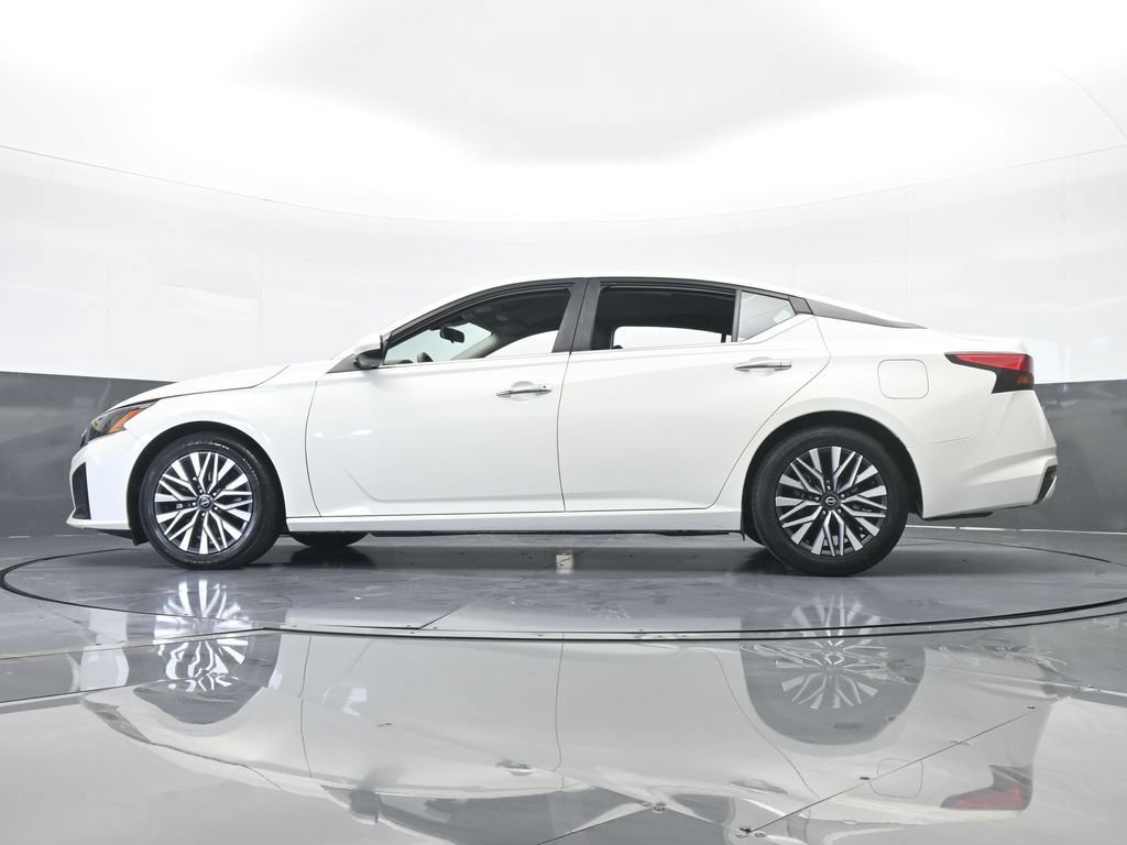Used 2023 Nissan Altima 2.5 SV FWD image 59
