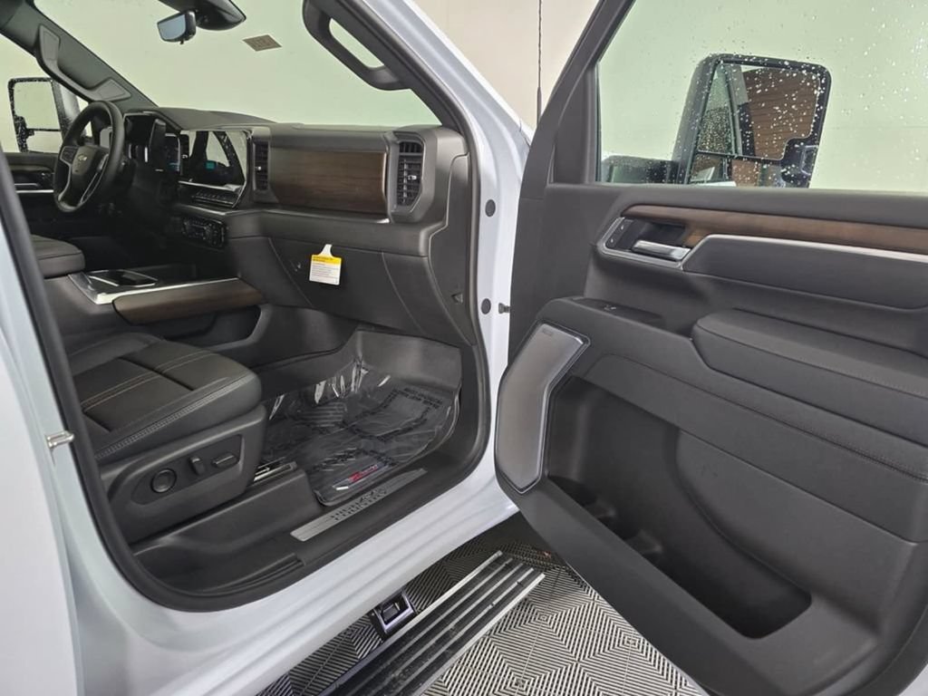 New 2026 Chevrolet Silverado 2500 High Country w/ High Country Premium Package AWD/4WD image 12