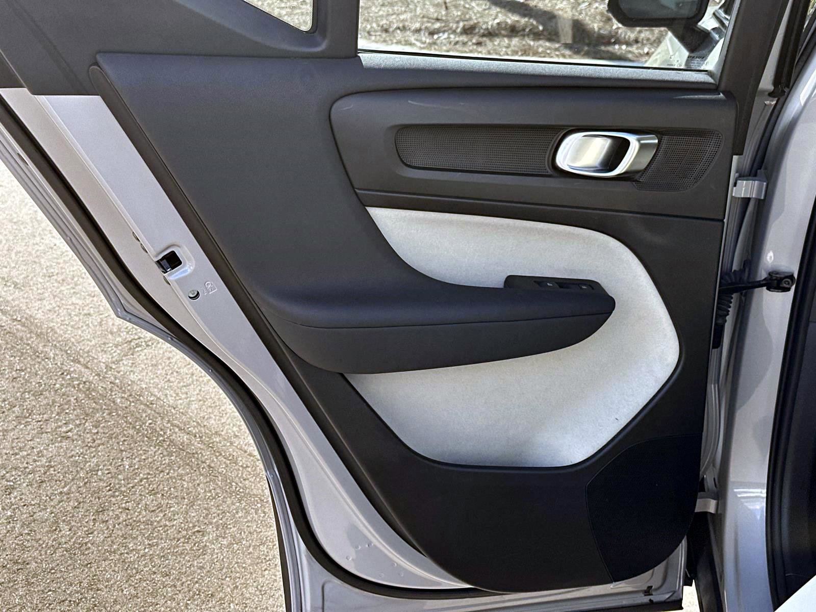 Certified 2023 Volvo XC40 B5 Plus image 13