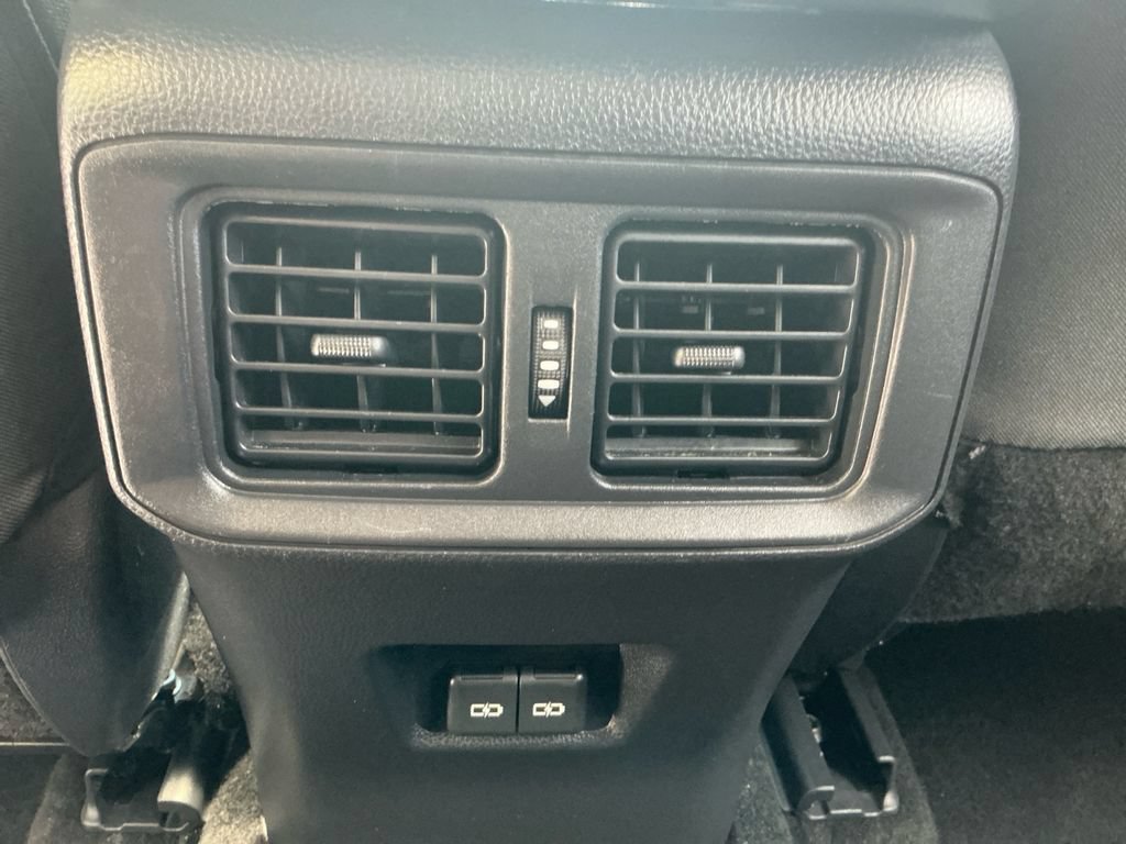 Used 2025 Toyota RAV4 XLE AWD/4WD image 31